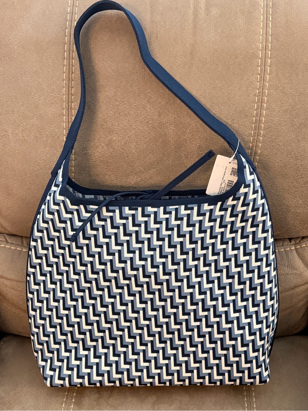 lululemon Navy & White Shoulder Bag 12L L monogram knit - Picture 4 of 6